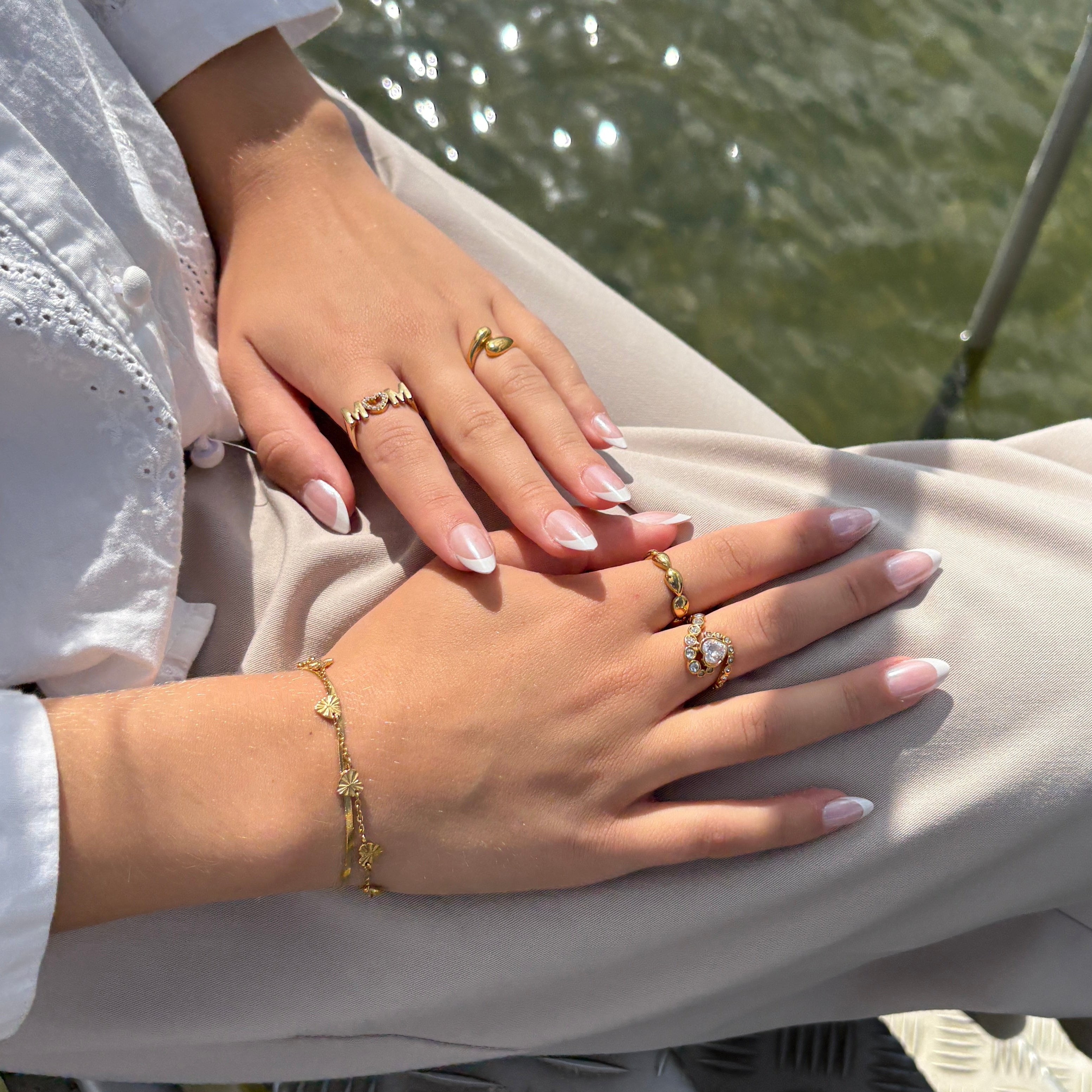 Amoria Crystal Heart Hug ring 18kt guldbelagt